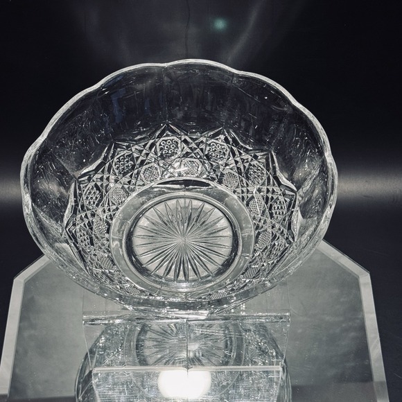 Vintage McKee Clear Scalloped 8" Glass Serving Bowl Plutec Pattern - Picture 3 of 8